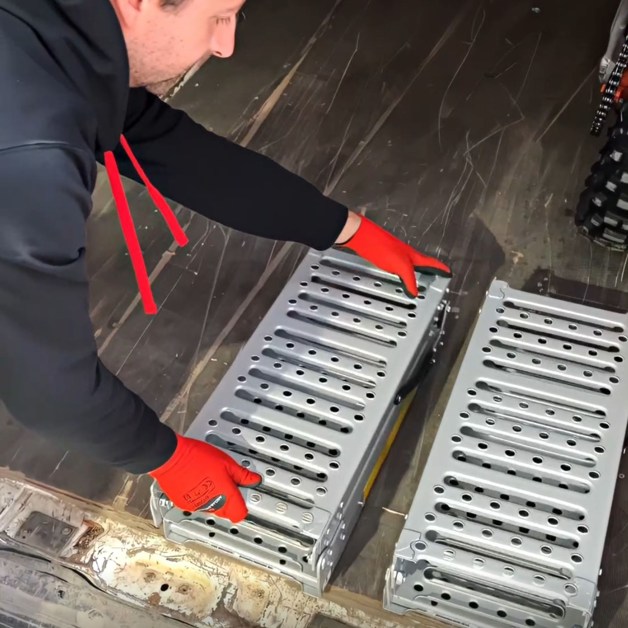 Nájazdové rampy skladacie do 2200 kg Nájazdy G02047 (9)